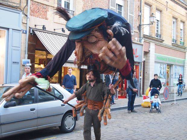 marionnette-geante-rue-festival