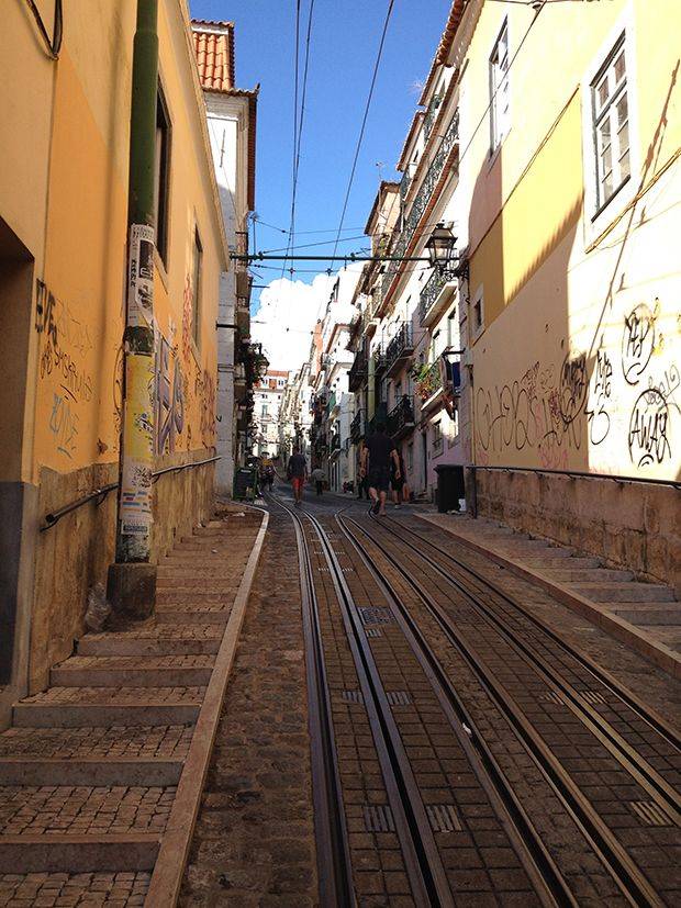 escalier-lisbonne-portugal-couleur